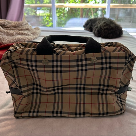 Authentic Burberry - Picture 3 of 11